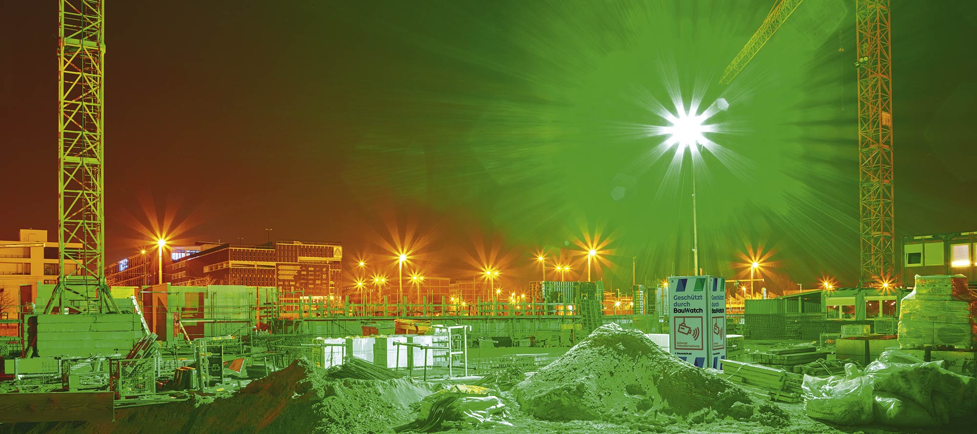 GreenLight Videoturm bei Nacht auf der Baustelle